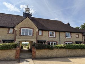 3 Penstones Court.- click for photo gallery